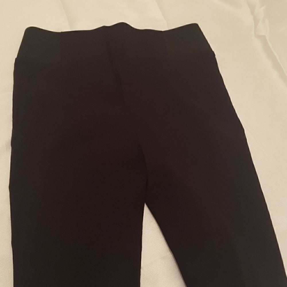 3/$20 Woman black skinny black pant. Size small